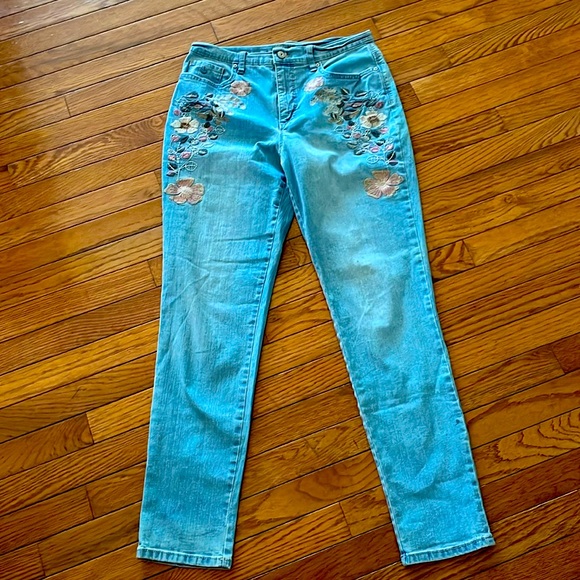 Floral embroidered Gloria Vanderbilt jeans - Picture 2 of 2